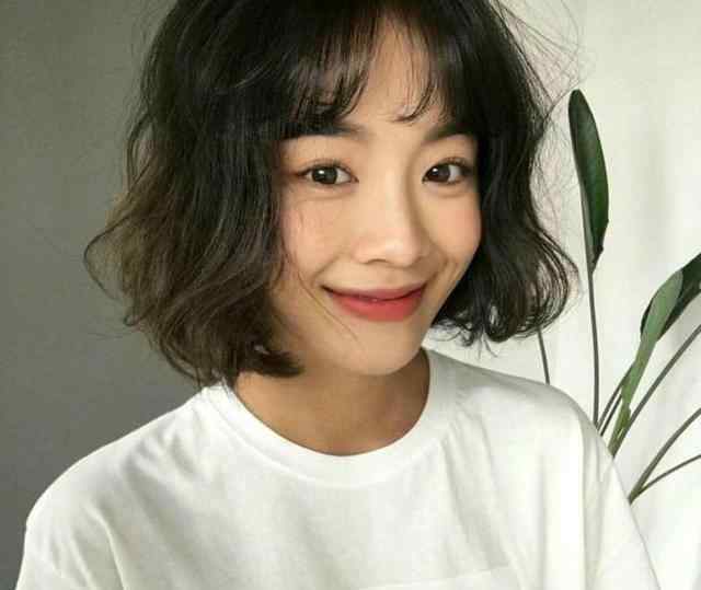 四十岁女人洋气的发型 适合18岁到40岁女人的卷发，年轻人烫时尚，中年人烫洋气减龄