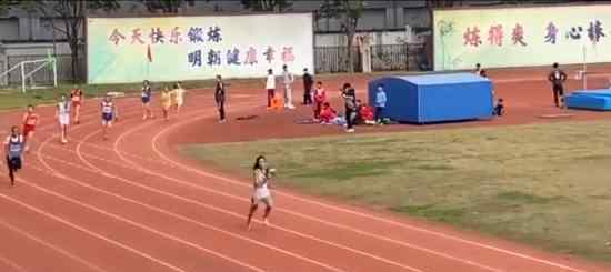 初中女生跑出国家一级运动员水平 风驰电掣的速度