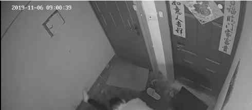 小偷溜进特警家遭抱摔 具体情况是什么?