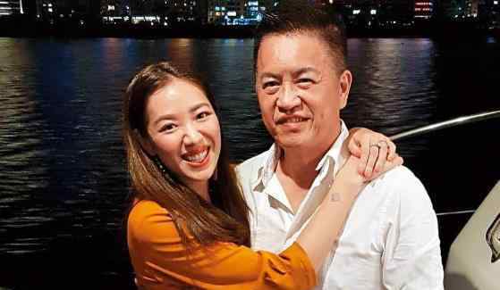 王希瑶 曾在内地耍大牌被封杀，为爱出嫁大24岁富豪，如今豪车亲自接送