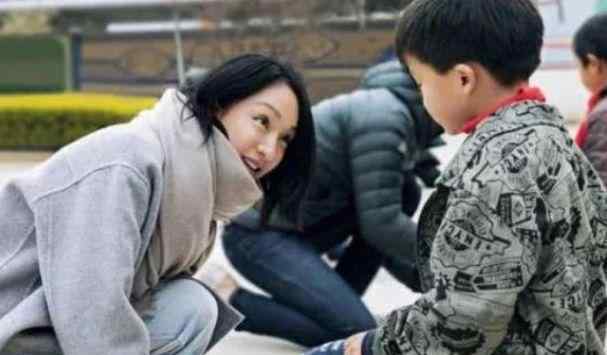 周迅结过几次婚 45岁周迅结婚6年一直无子，之前被传生不出，现在终于真相大白了