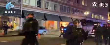美大批军车进驻波特兰平乱 场面十分骇人