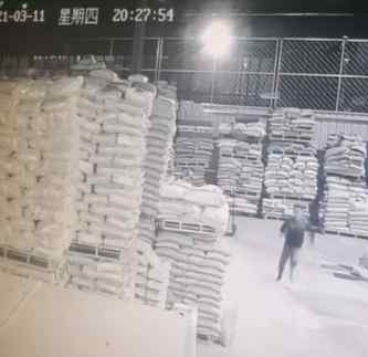 1人1小时装了5吨货！山东一男子接单后“百米冲刺”搬货