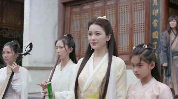 黄衫女子和杨过是什么关系 揭秘黄衫女的真实身份，她确实是杨过的后人，却与小龙女无关！
