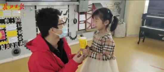 幼儿园男老师获最佳梳头奖 具体是什么情况