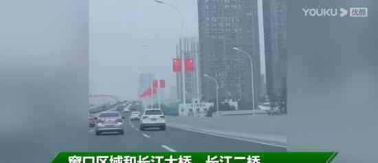4万面五星红旗挂上武汉街头 具体怎么回事