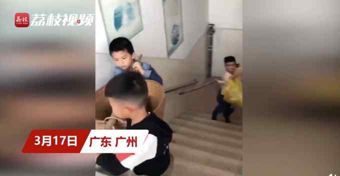 有趣！广东一幼儿园开课教小朋友晒稻谷 网友称赞：接地气