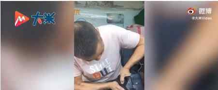 湖北两兄弟靠修鞋养活两家人 为兄弟俩点赞