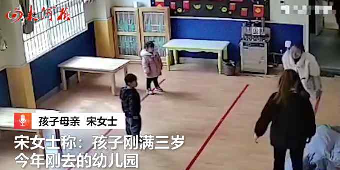 哭笑不得！河南一男孩午睡叫不醒 幼儿园老师连床抬走