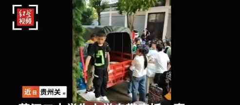 要求学生自带床板上学校长被停职 校长为何这么做