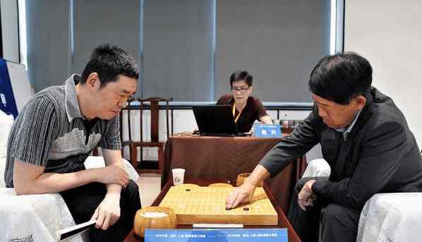中国围棋第一人 中国首位围棋世界冠军，棋力胜过聂卫平，结过3次婚，娶娇妻无子