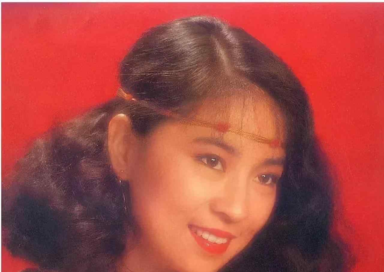 吴绮莉复出 吴绮莉：亚姐冠军“逼婚”成龙，年轻的吴绮莉为什么输给了林凤娇
