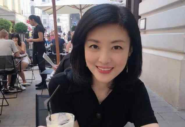 周涛的女儿 前央视一姐周涛，16次登上春晚后嫁富商，女儿却是她一生的痛