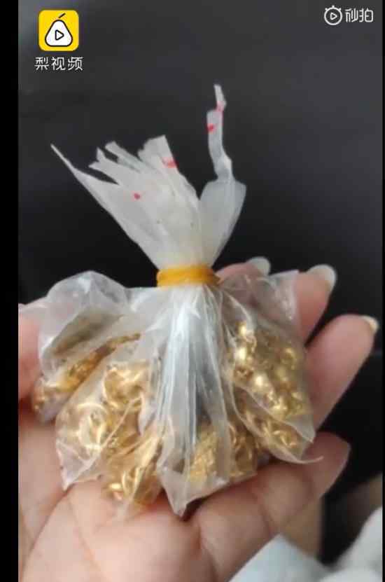 环卫翻9吨垃圾找回6万元金饰 具体怎么回事