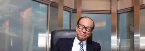 李嘉诚跑了 李嘉诚故技重施，抄底中国就想跑，他还能笑多久？