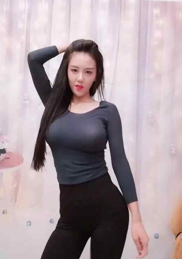 风韵犹存 一位喜欢健身的大长腿美女，风韵犹存！文章配图