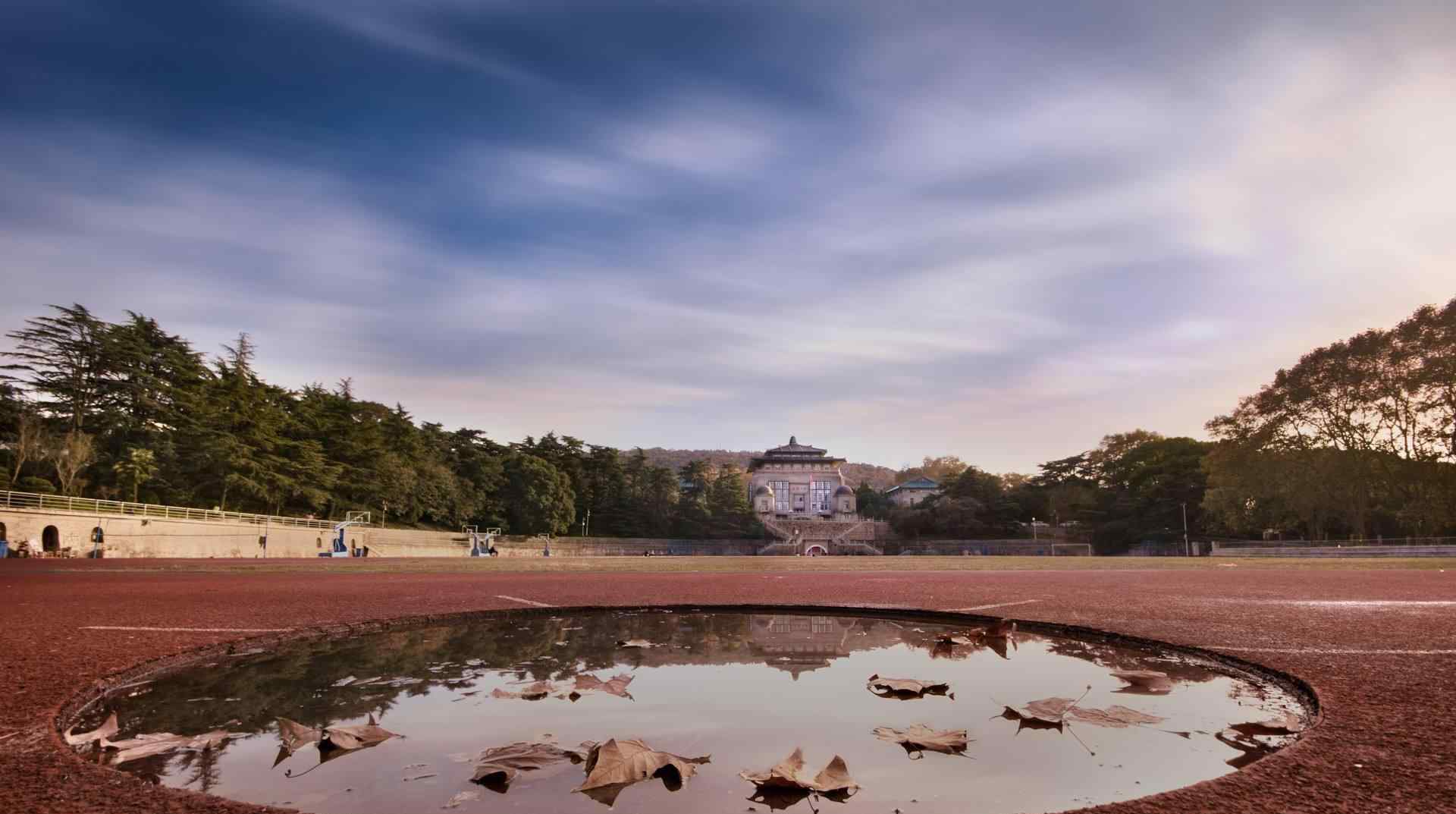 重庆城市学院 这两所大学，名字听起来像是在四川，实际上却是在重庆，有点尴尬