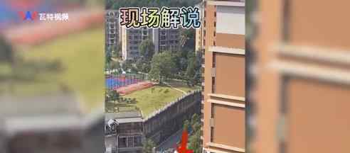 外婆望远镜看孙子上幼儿园：来自上一辈对孩子的爱