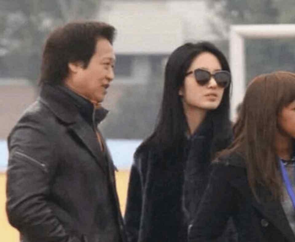 孙悦干爹 六位明星隐藏的干爹，黄子韬干爹是成龙，张柏芝干爹意想不到