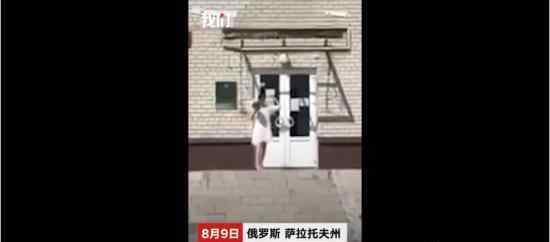 女子经常被催婚举办婚礼嫁给自己 具体是什么情况