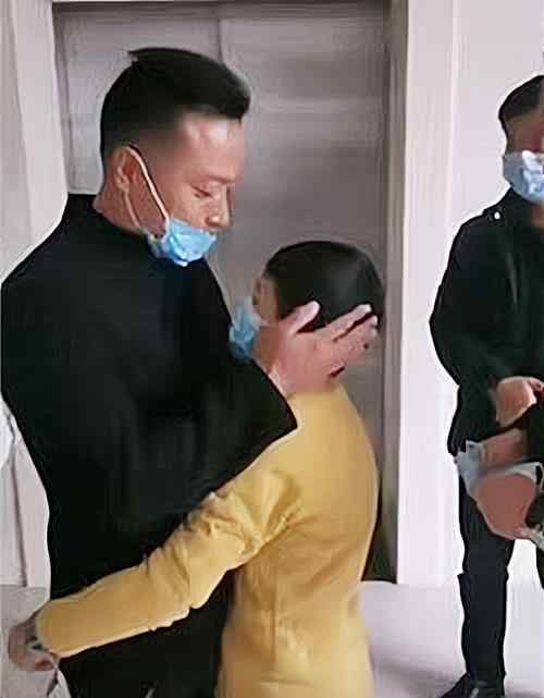 跪守病母男孩将何去何从 跪守病母男孩舅舅发声