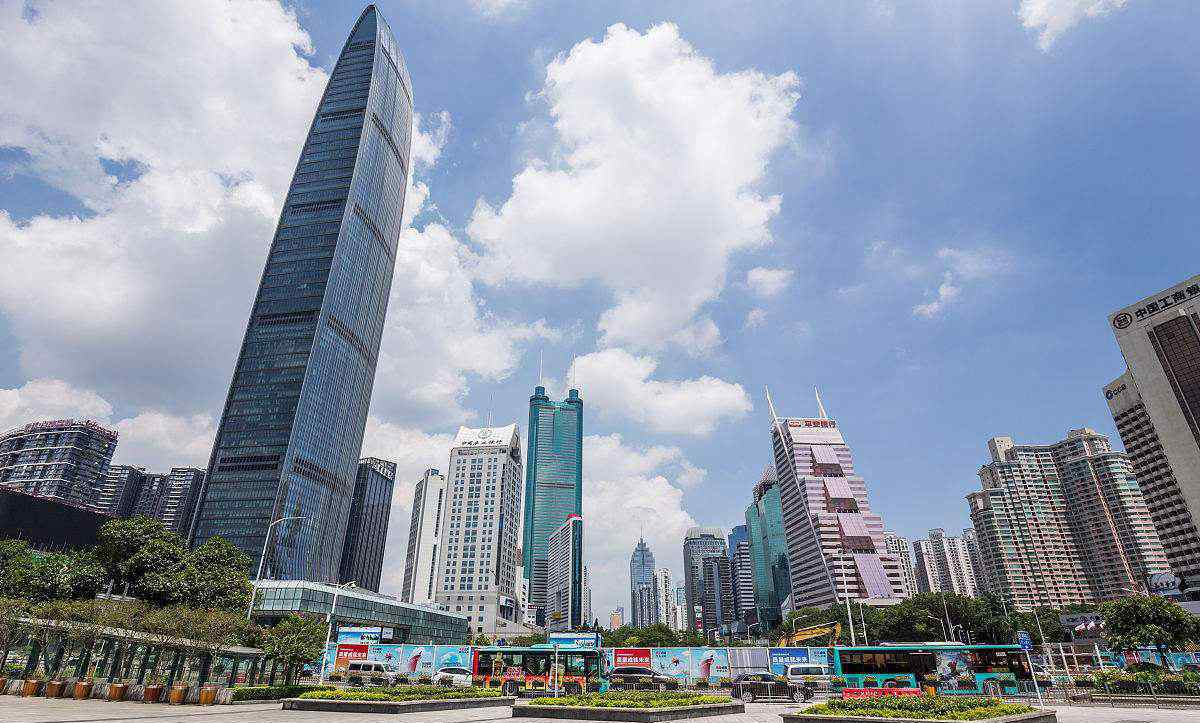 央视探访深圳万人抢房楼盘 深圳最新楼盘