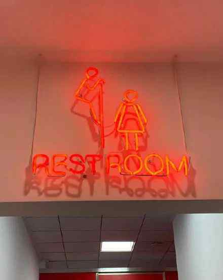 洗手间设偷看女性标志 网红店道歉