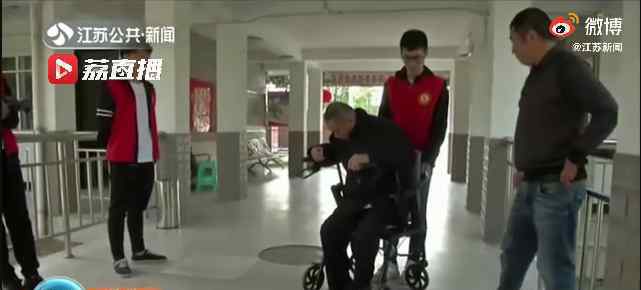 大学生发明老人起行无忧椅 对此大家怎么看？