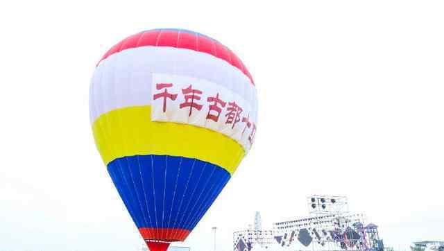 西安一景区热气球带飞工作人员 事情的详情始末是怎么样了！