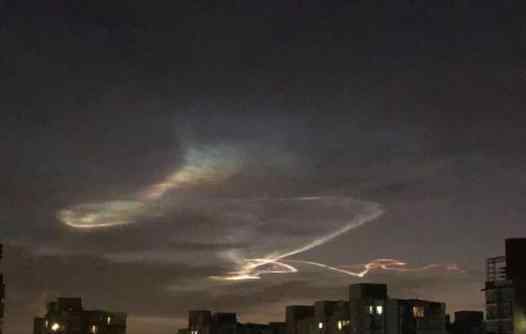 北京天空现神秘光线 如何形成的尚不清楚