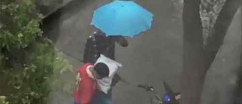 警方回应快递员暴哭 从未接到快递小哥的报警电话