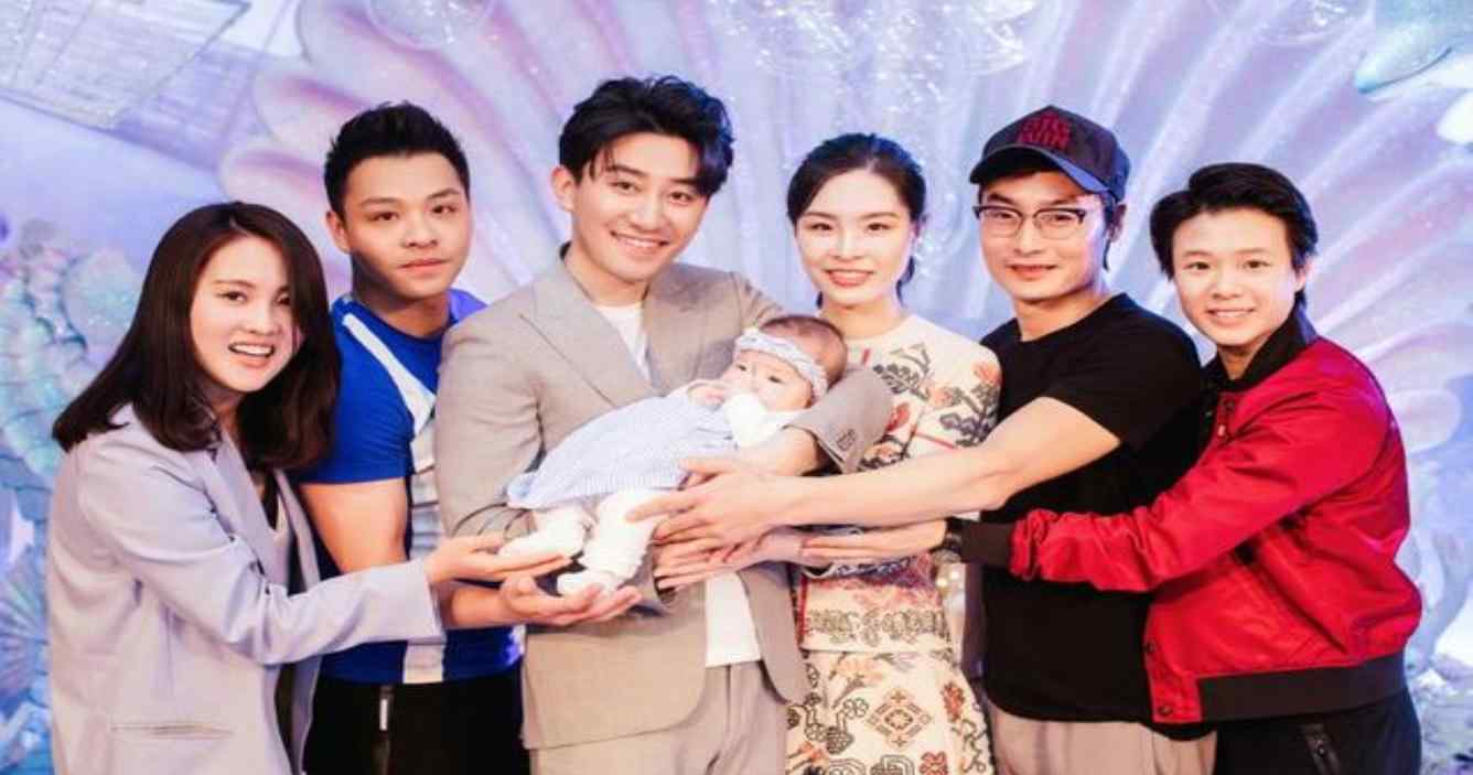 吴敏霞女儿百日宴 鞠萍姐姐也来啦