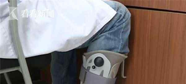 医生带伤工作成网红 患者和家属都对他竖起大拇指
