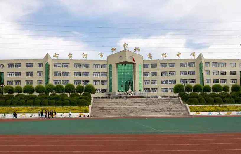 炳 世人只知邵逸夫，为何不识田家炳?七台河市田家炳高级中学校名由来