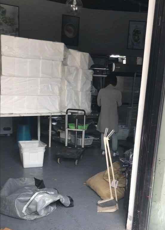 网红蛋糕店被关店 记者探访店员却称不方便回应