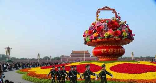 父亲头顶比心天安门站岗儿子 真相原来是这样！