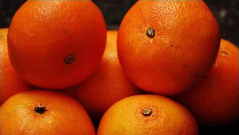 橙黄色 吃橘子小心“橘黄症”！严重时全身皮肤呈橙黄色