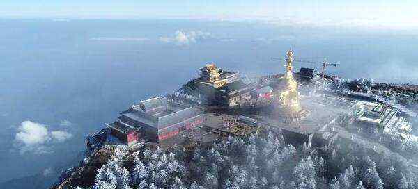 峨眉山第一场雪 犹如仙境