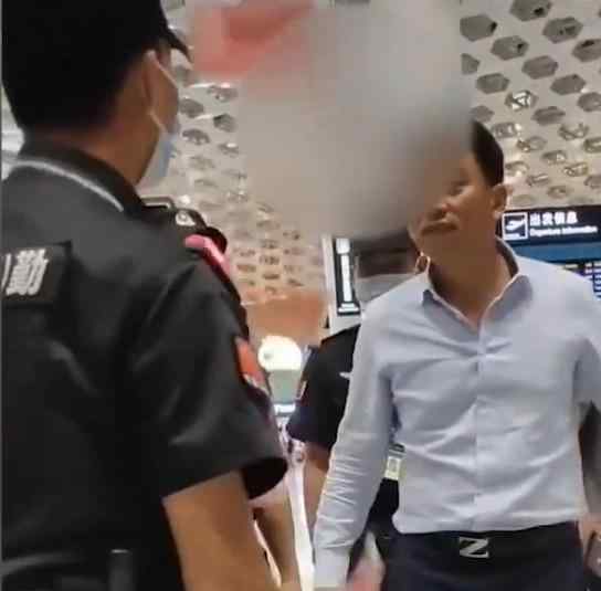 男子机场发飙用一沓钞票砸保安 事件详细经过！