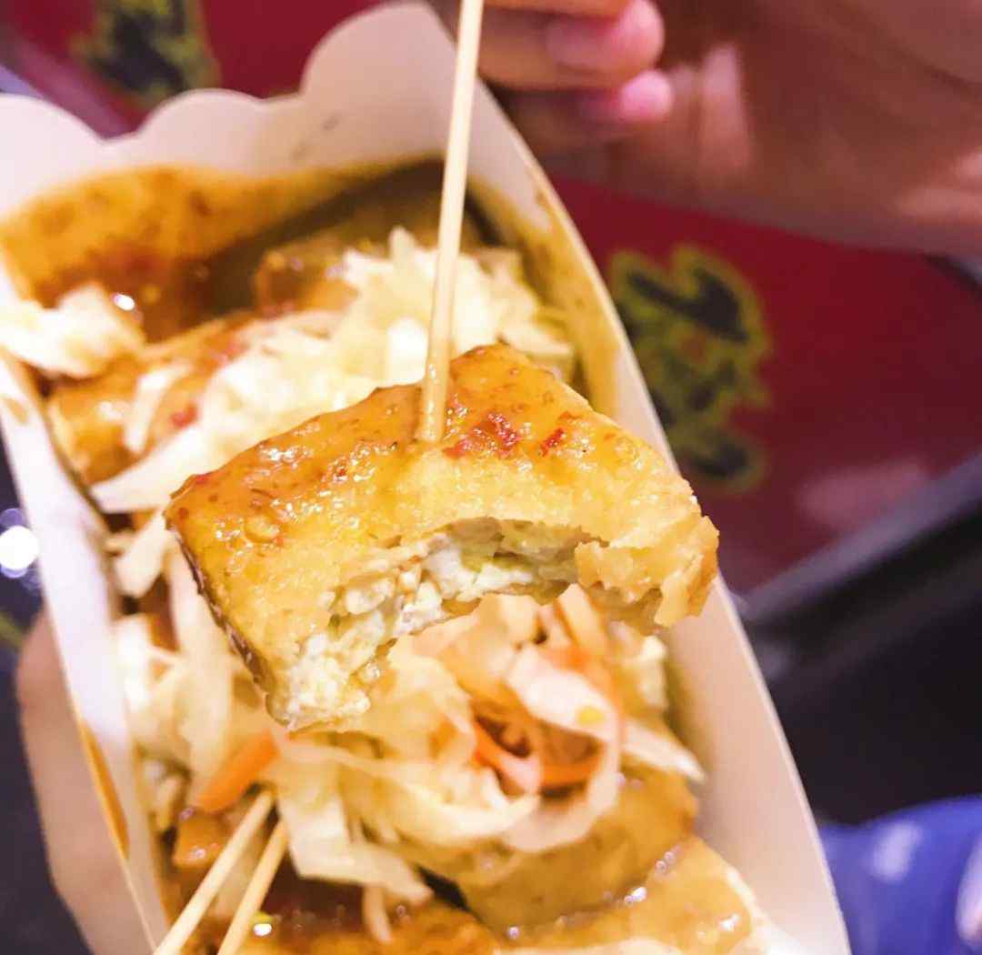 国足臭豆腐怎么加盟 臭豆腐有人爱吃，有人不爱吃。但这种臭豆腐，就怕你是没吃过！