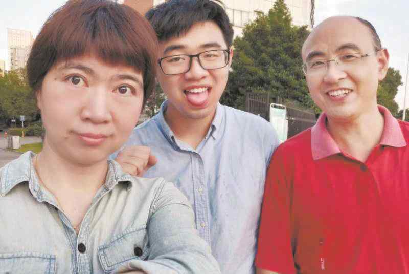 援鄂护士在华科留影儿子高考考上 目前是什么情况？