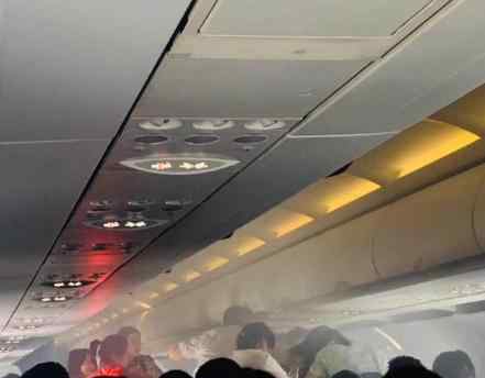 东航一航班返航 因巡航期间旅客充电宝自燃