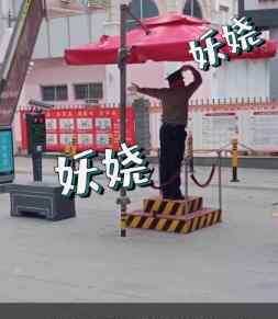 保安妖娆舞姿指挥交通 真相到底是怎样的？