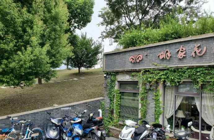 秦淮河大堤内部被挖空建高档餐厅 具体是啥情况?