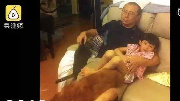 父亲晒和女儿10年照 时间都去哪儿了呢