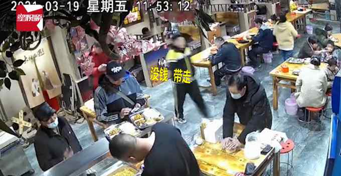 老人给孩子看病没钱吃饭 饭店老板：免单 谁都有困难的时候