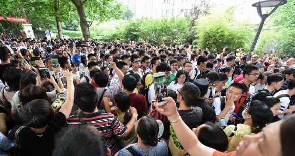 1500名学生步行40公里备战高考 没有一个人掉队！