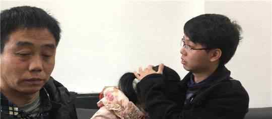 5岁男童卖水果时被拐 19后终于回家了
