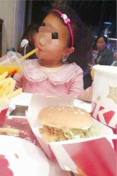 警察妈妈想带女儿吃快餐 公安局长的暖心回复刷爆朋友圈