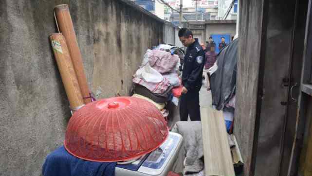 93岁老太和儿媳露宿弄堂 因家庭的变故交不起房租